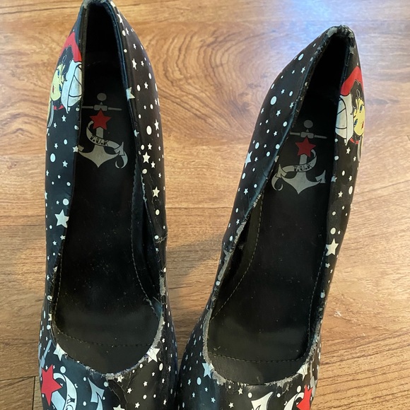 T.U.K. Sailor Jerry heels Size 8 - Picture 2 of 2